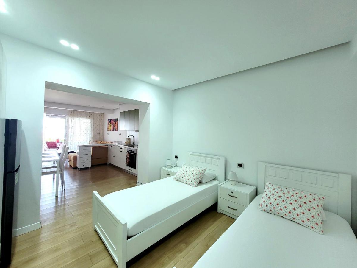 Loi Apartment Sarandë Exterior foto